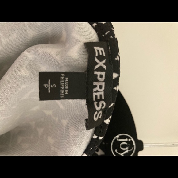 Express Patterned Crop Top Black and White Small - Picture 3 of 3
